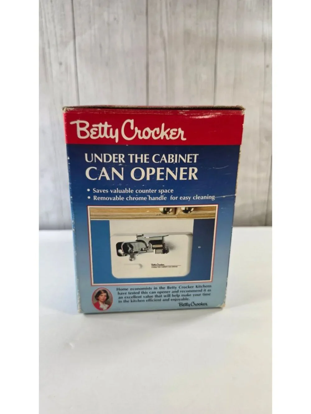 NEW IN BOX BETTY CROCKER UNDER THE CABINET CAN OPENER BC 1108 SPACEMAKER VINTAGE